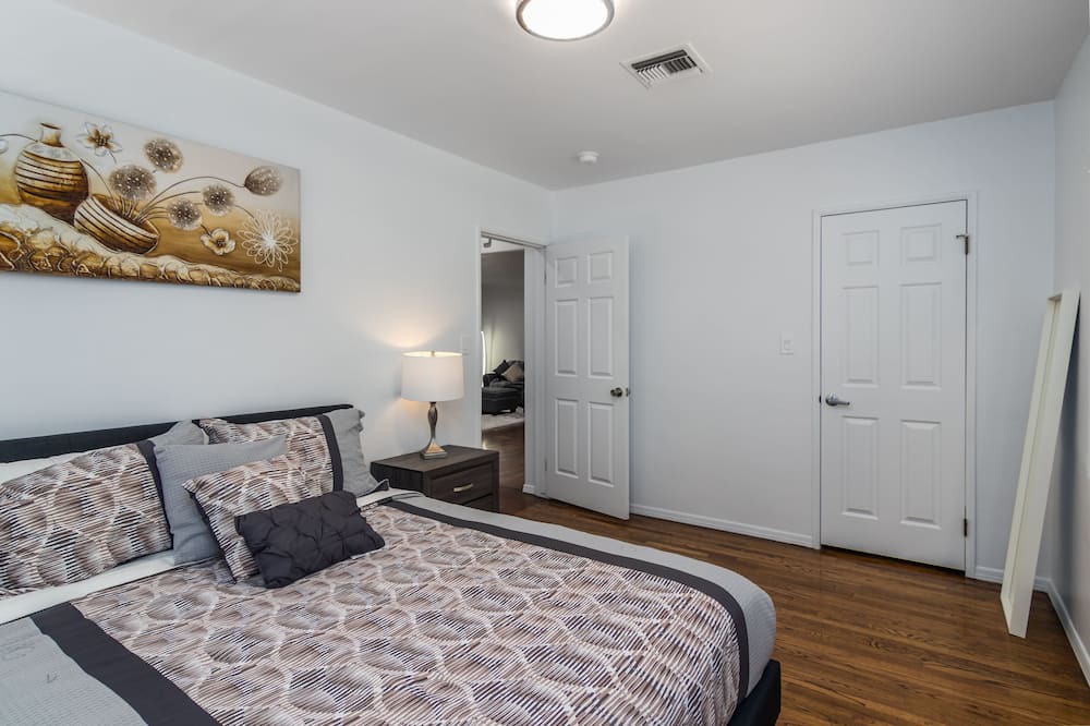 Photo of Bedroom in Valley Village