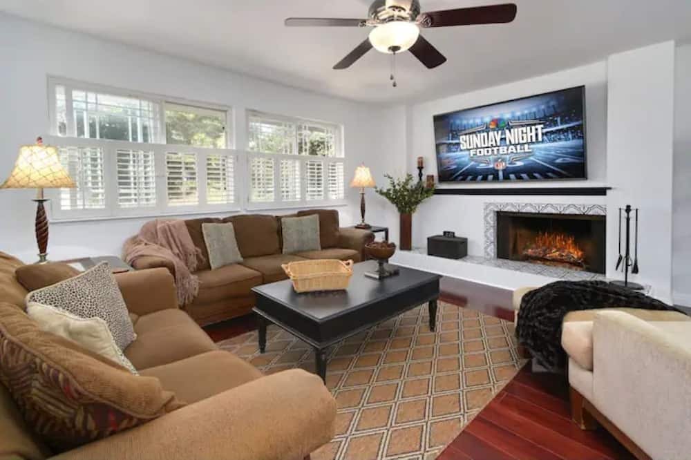 Photo of Livingroom in Thousand Oaks