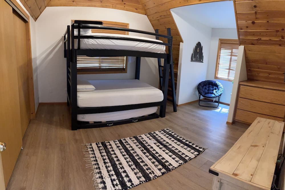 Photo of Bedroom in Cedar Glen