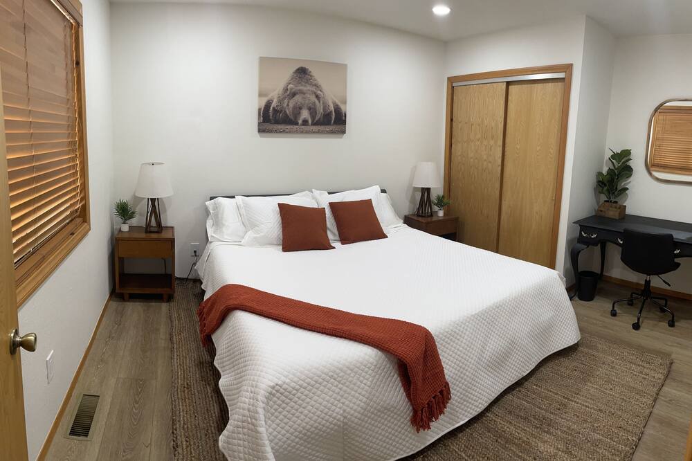 Photo of Bedroom in Cedar Glen