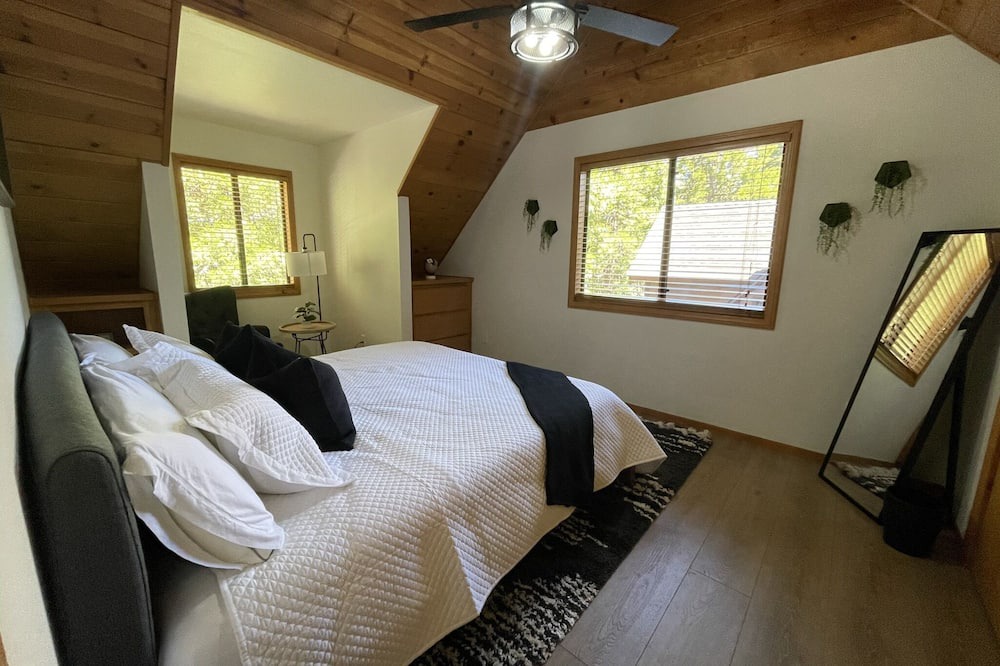 Photo of Bedroom in Cedar Glen