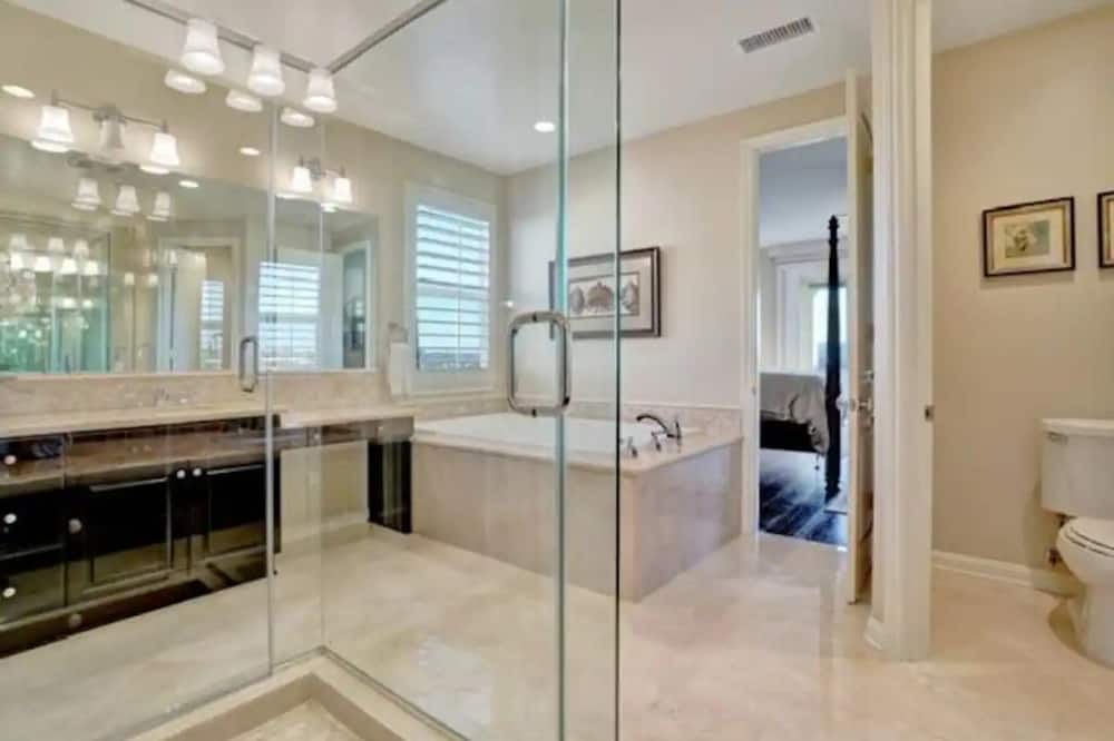 Photo of Bathroom in Laguna Niguel