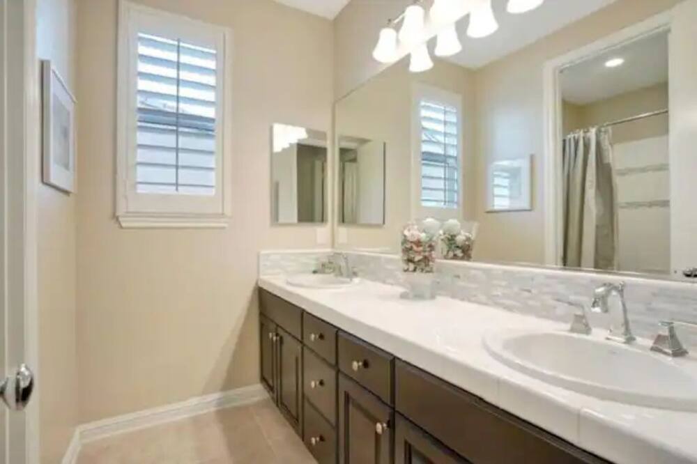 Photo of Bathroom in Laguna Niguel