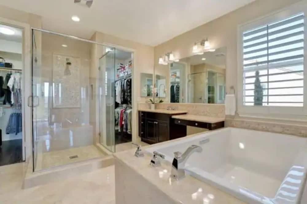 Photo of Bathroom in Laguna Niguel