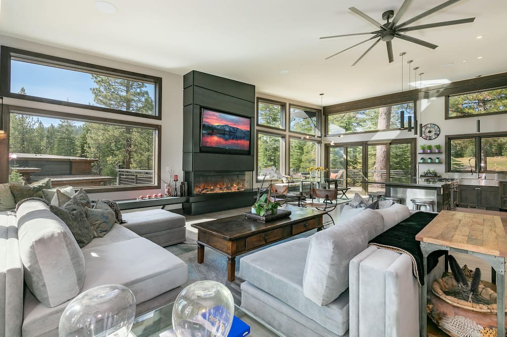 Photo of Livingroom in Ponderosa Palisades