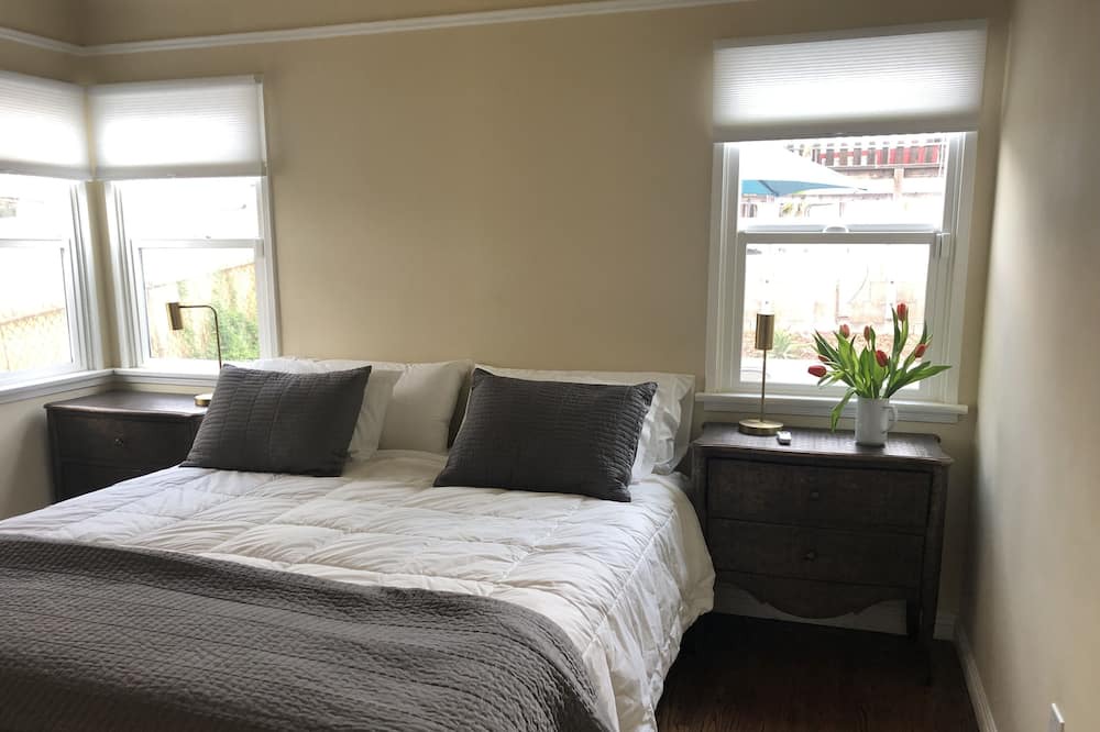 Photo of Bedroom in Los Angeles