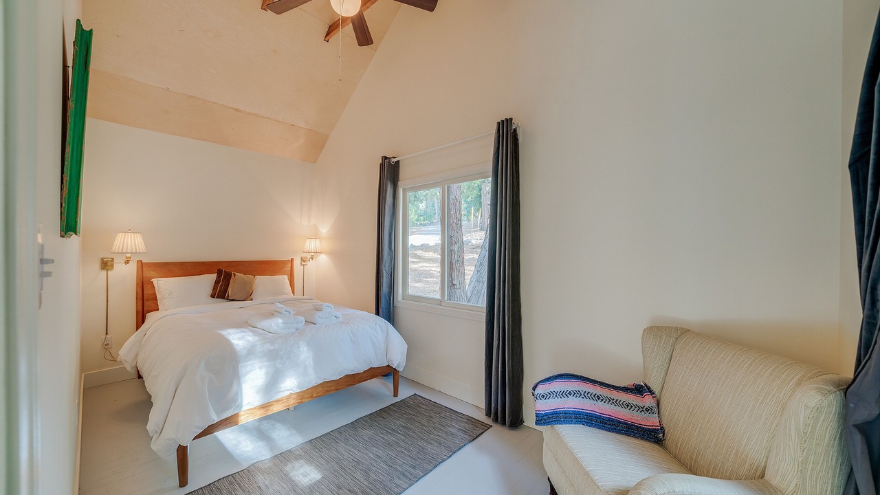 Photo of Bedroom in Twin Peaks