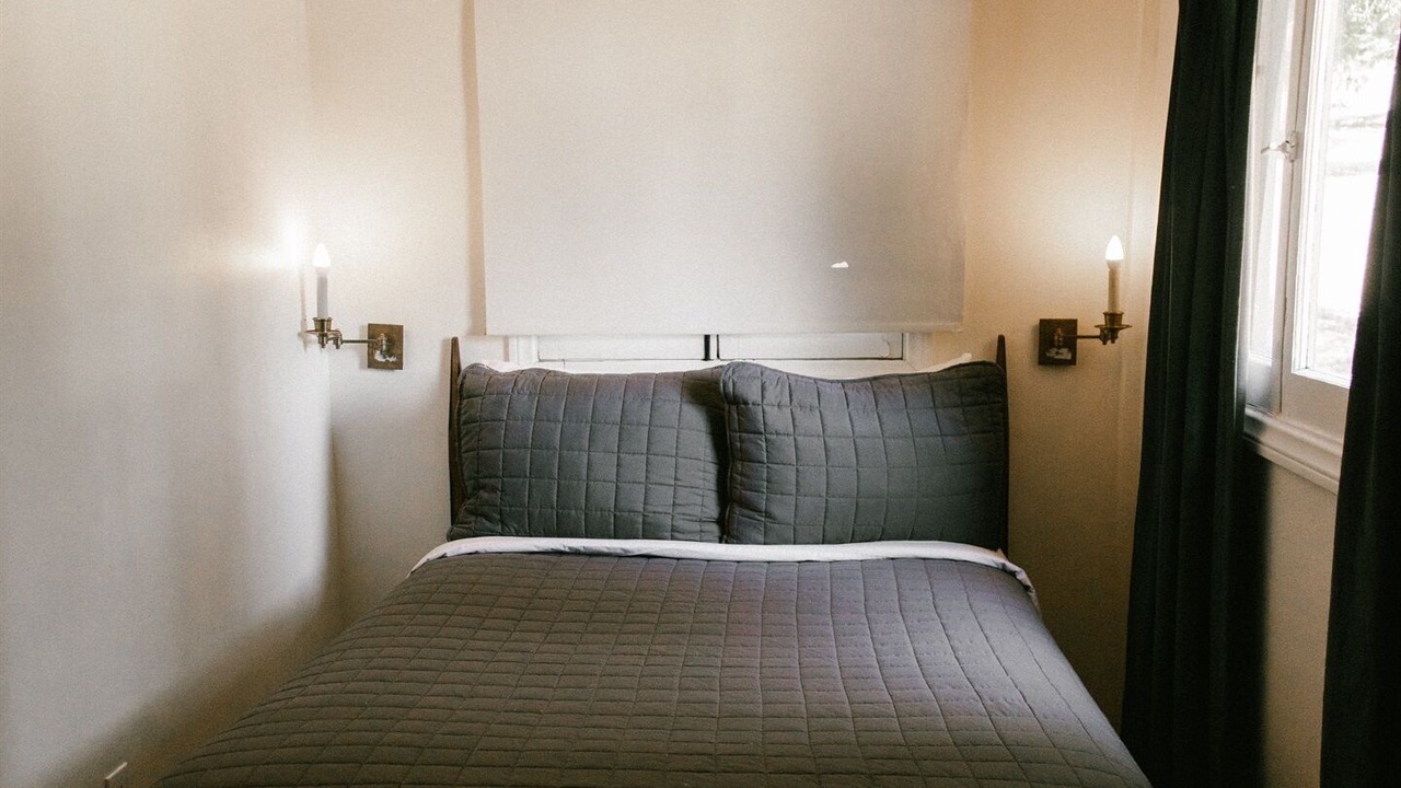 Photo of Bedroom in Twin Peaks