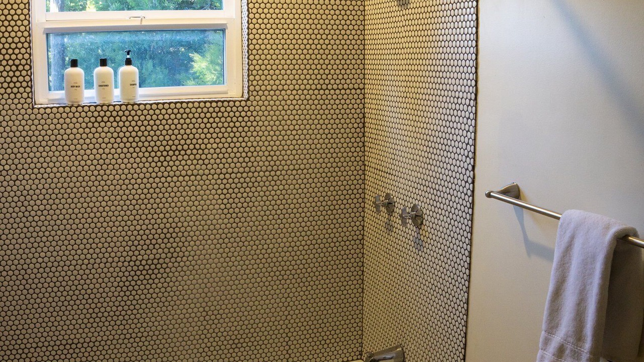 Photo of Bathroom in Twin Peaks