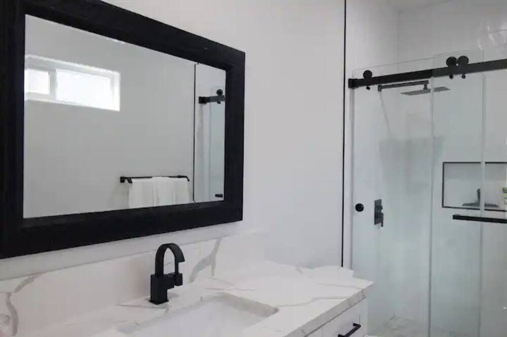 Photo of Bathroom in Fountain Valley