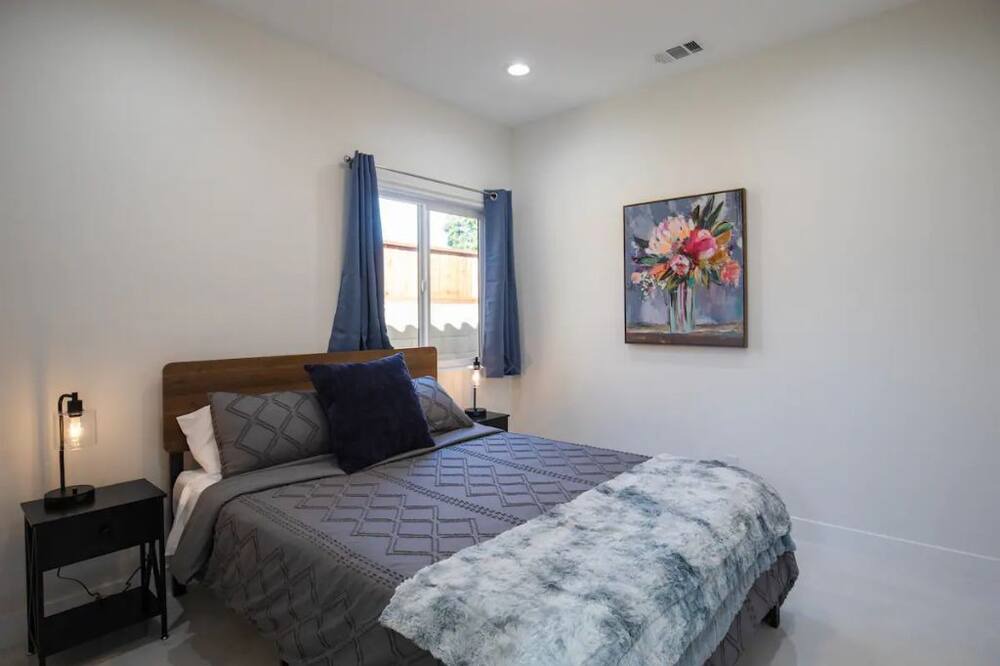 Photo of Bedroom in Fountain Valley