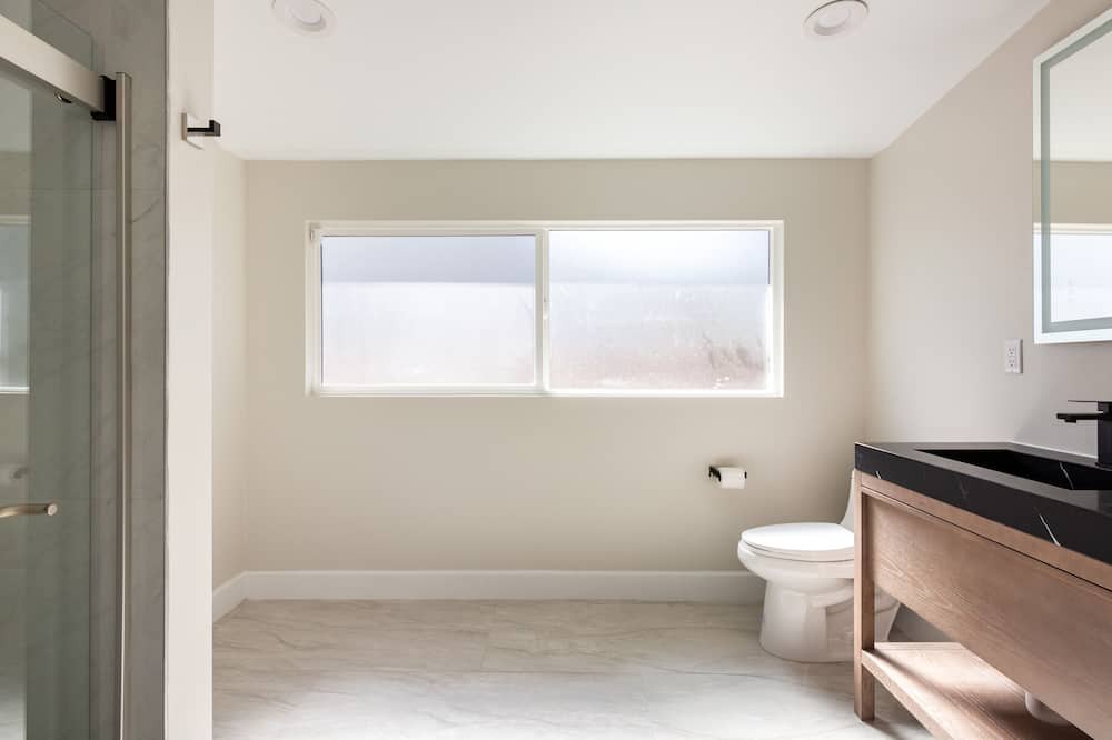 Photo of Bathroom in Lennox