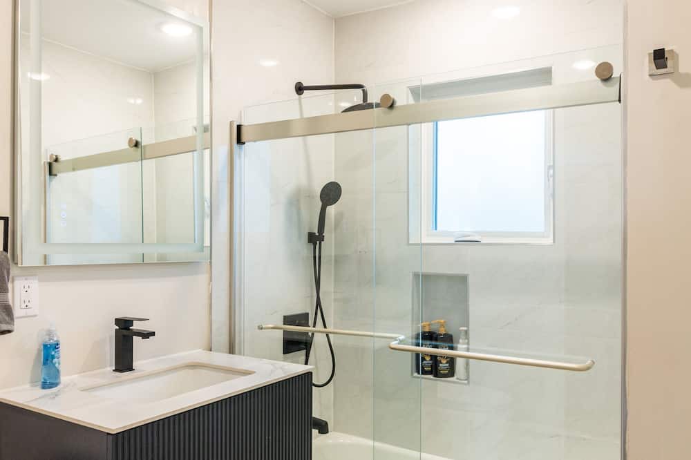 Photo of Bathroom in Lennox