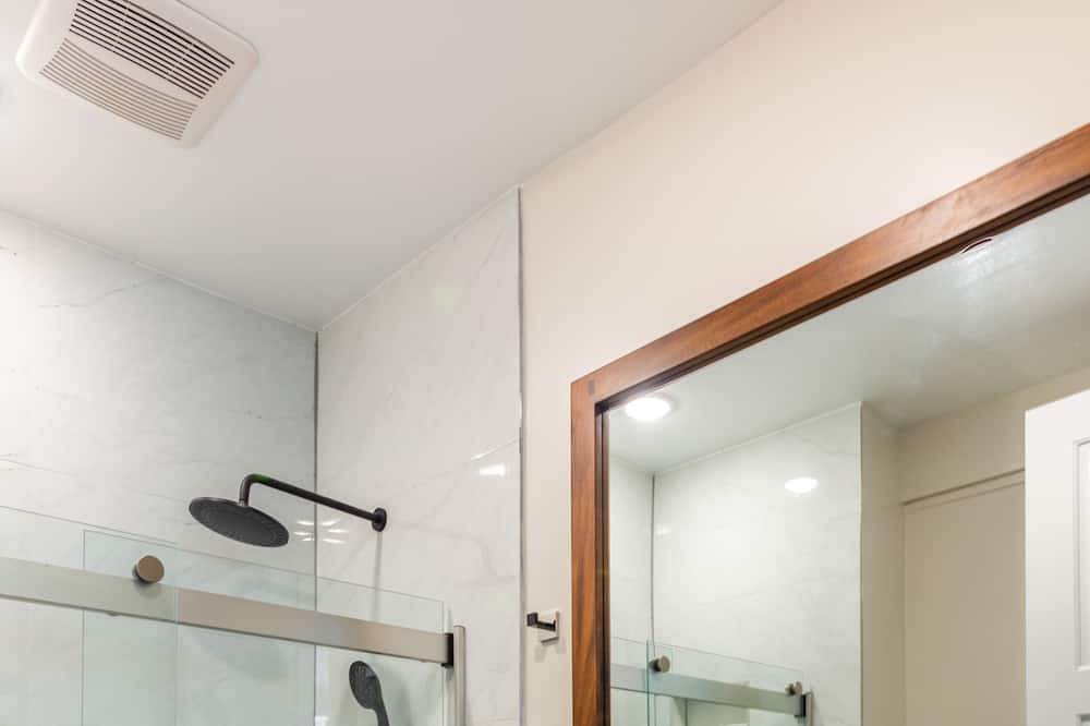 Photo of Bathroom in Lennox