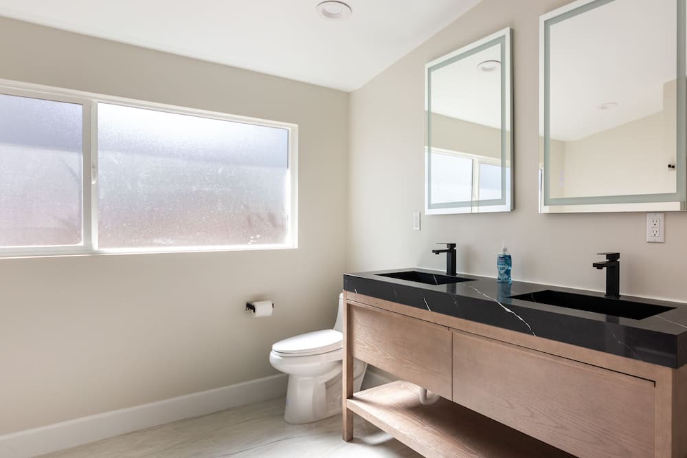 Photo of Bathroom in Lennox