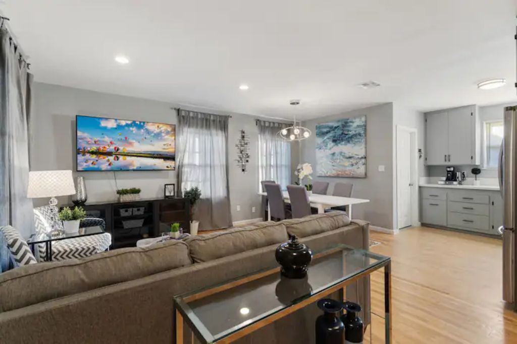 Photo of Livingroom in Northridge
