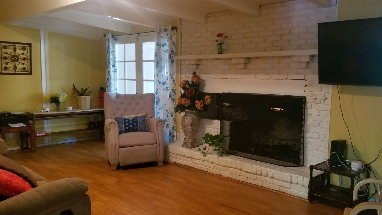 Photo of Livingroom in La Canada Flintridge