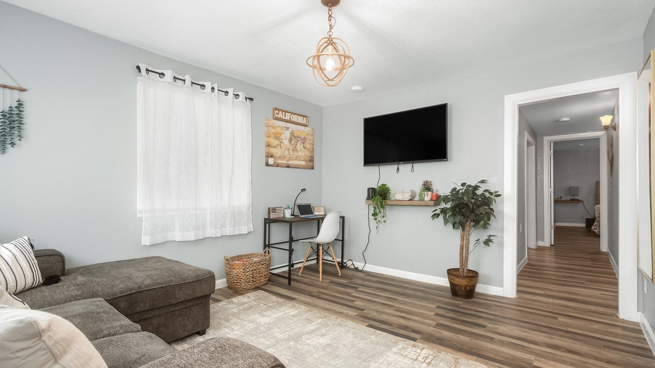 Photo of Livingroom in Fowler