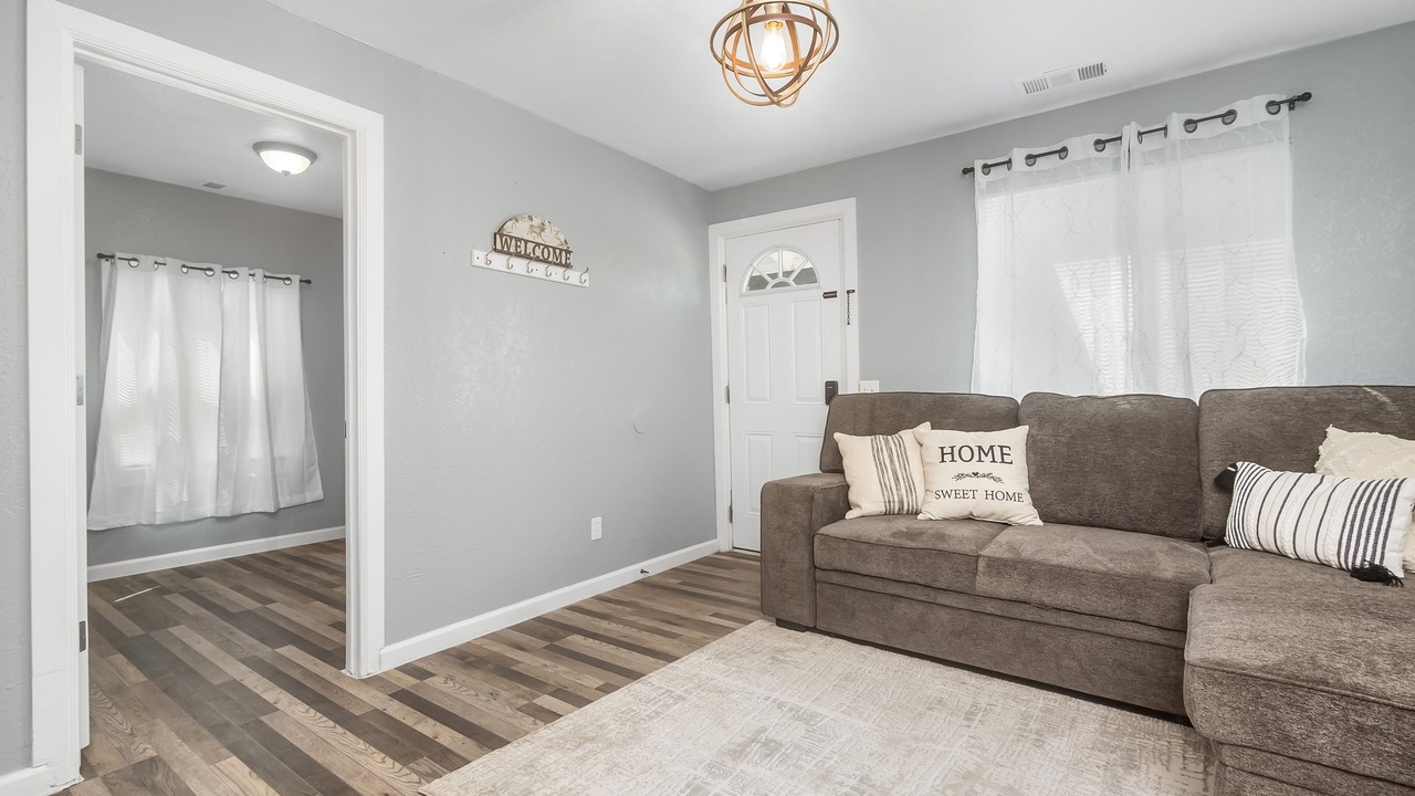 Photo of Livingroom in Fowler