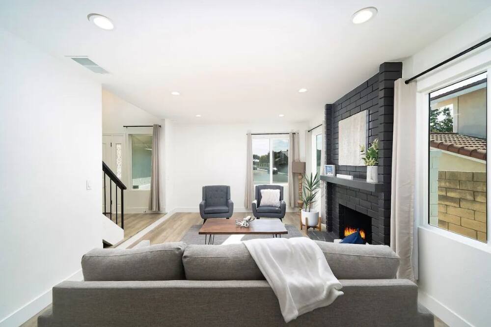 Photo of Livingroom in Fullerton