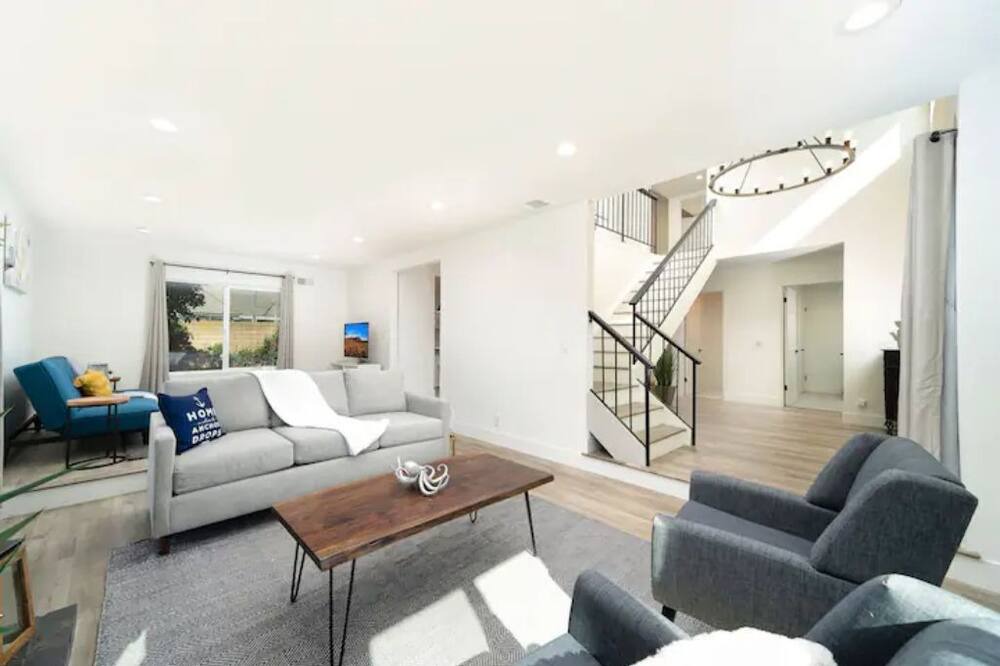 Photo of Livingroom in Fullerton