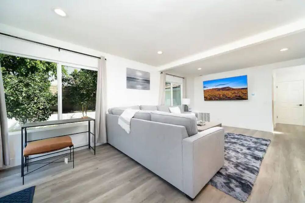 Photo of Livingroom in Fullerton