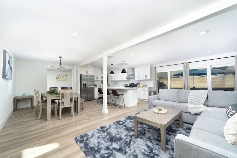 Photo of Livingroom in Fullerton