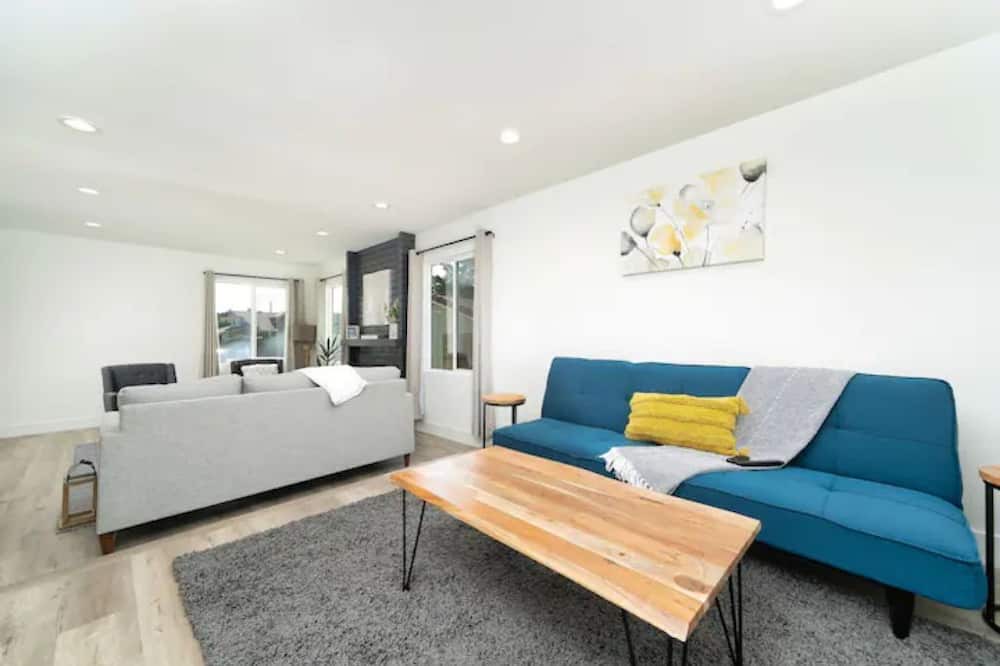 Photo of Livingroom in Fullerton