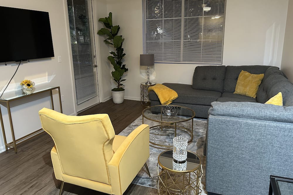 Photo of Livingroom in Culver - West