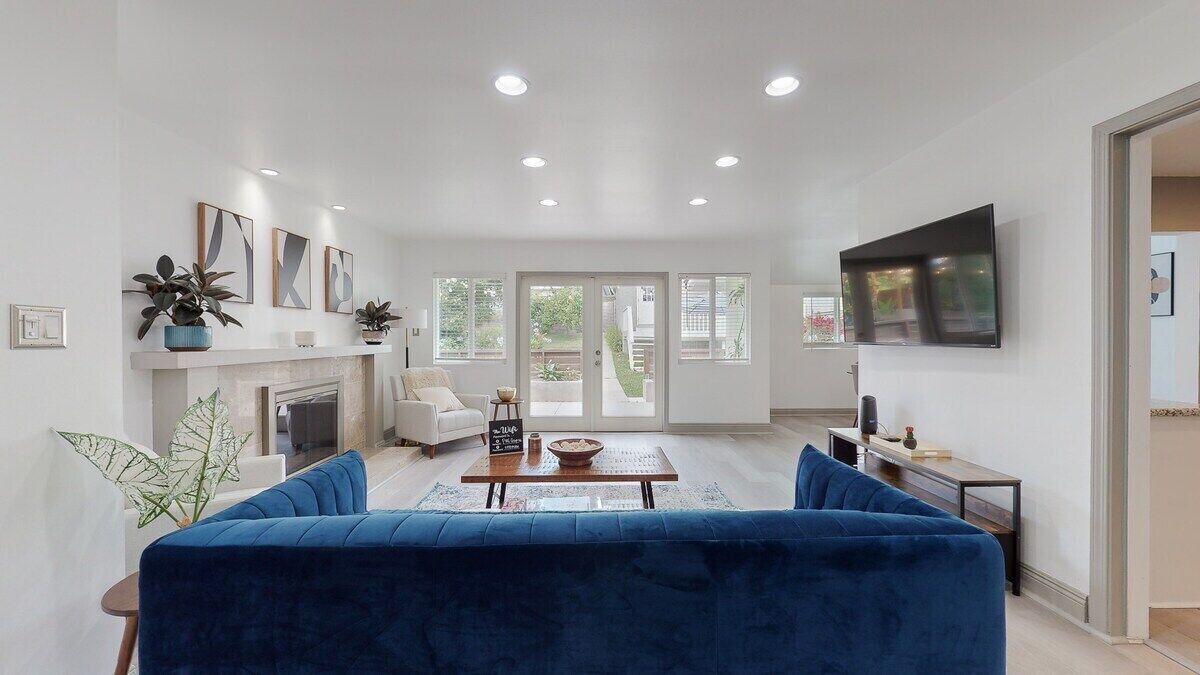 Photo of Livingroom in West Los Angeles
