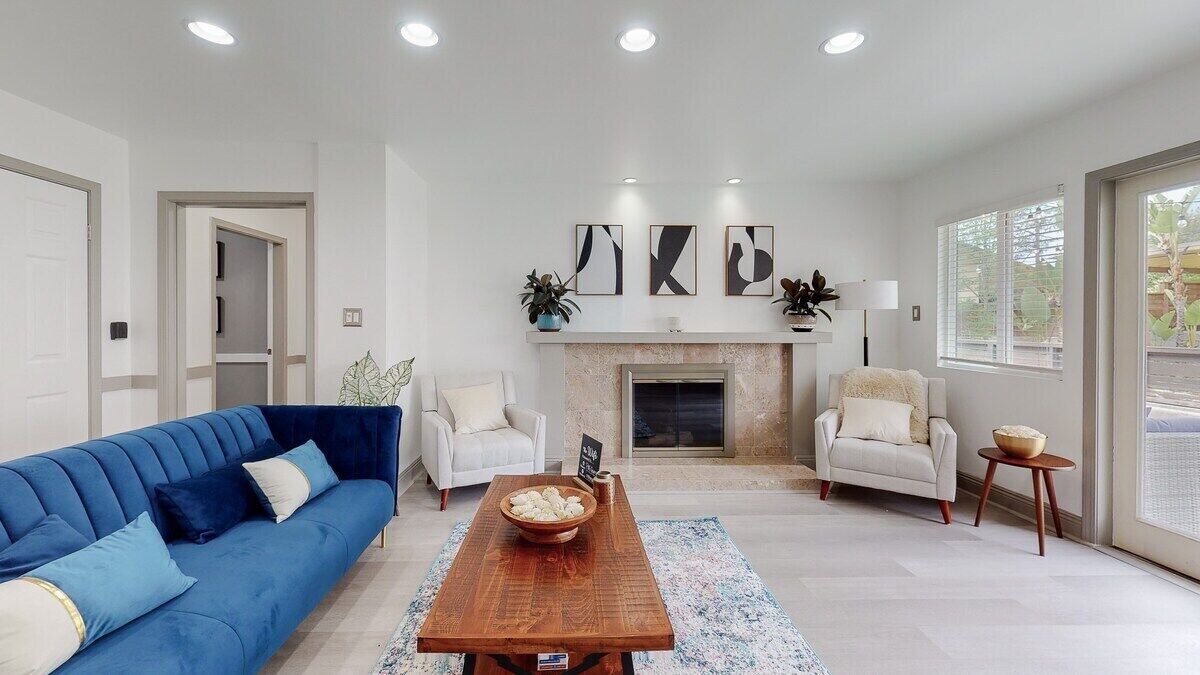 Photo of Livingroom in West Los Angeles