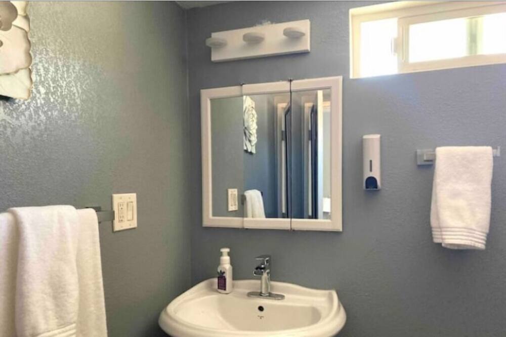 Photo of Bathroom in Banning