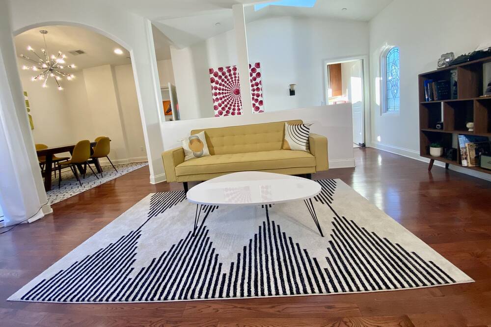 Photo of Livingroom in Beachwood Canyon