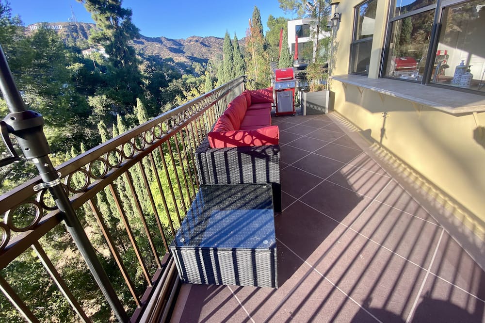 Photo of Patio Balcony in Beachwood Canyon