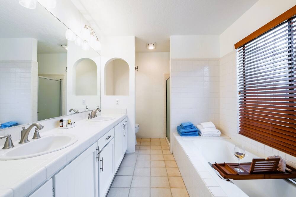 Photo of Bathroom in Bermuda Dunes