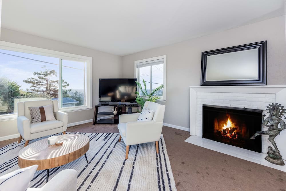 Photo of Livingroom in Castro Valley