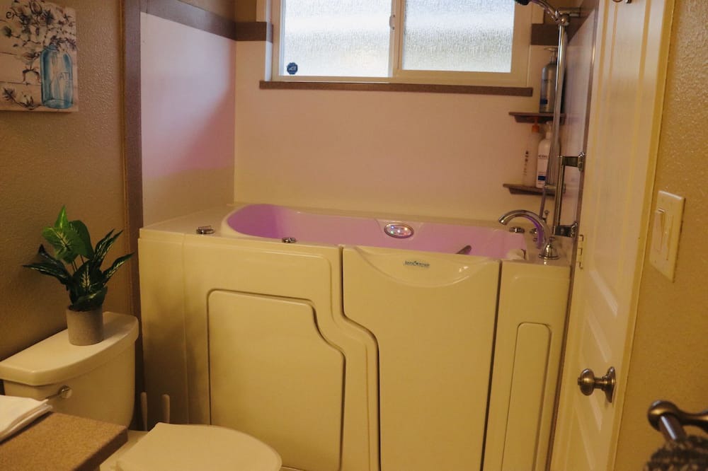 Photo of Bathroom in Salinas