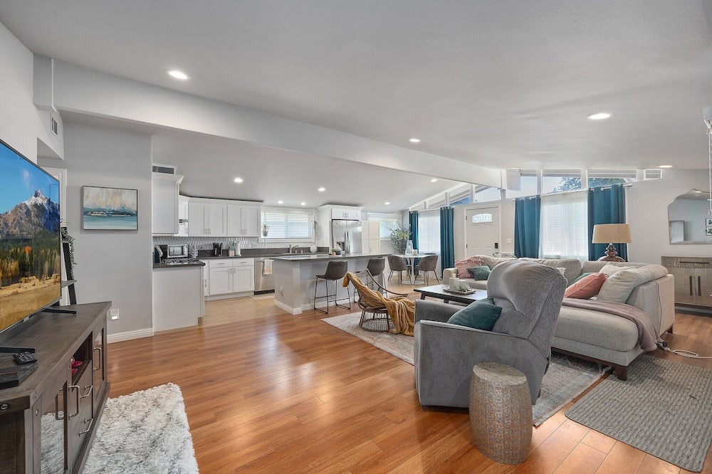 Photo of Livingroom in Northwest Anaheim