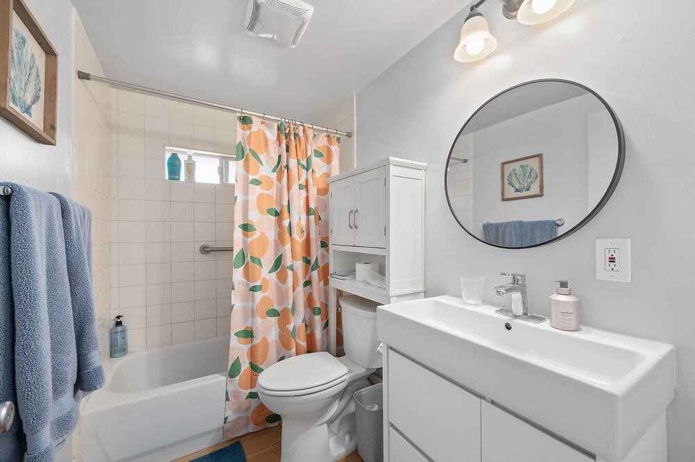 Photo of Bathroom in Northwest Anaheim