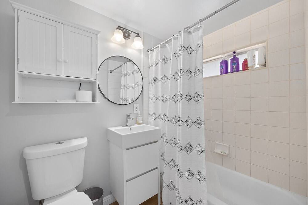 Photo of Bathroom in Northwest Anaheim