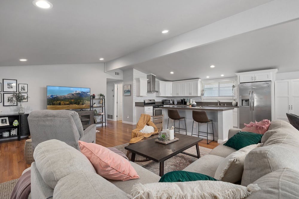 Photo of Livingroom in Northwest Anaheim