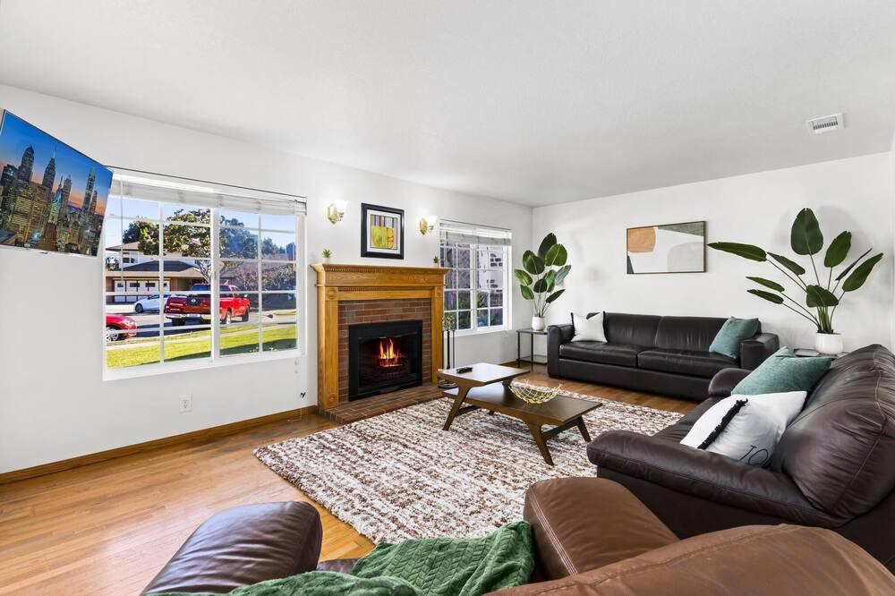 Photo of Livingroom in Fountain Valley