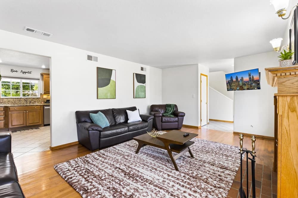 Photo of Livingroom in Fountain Valley