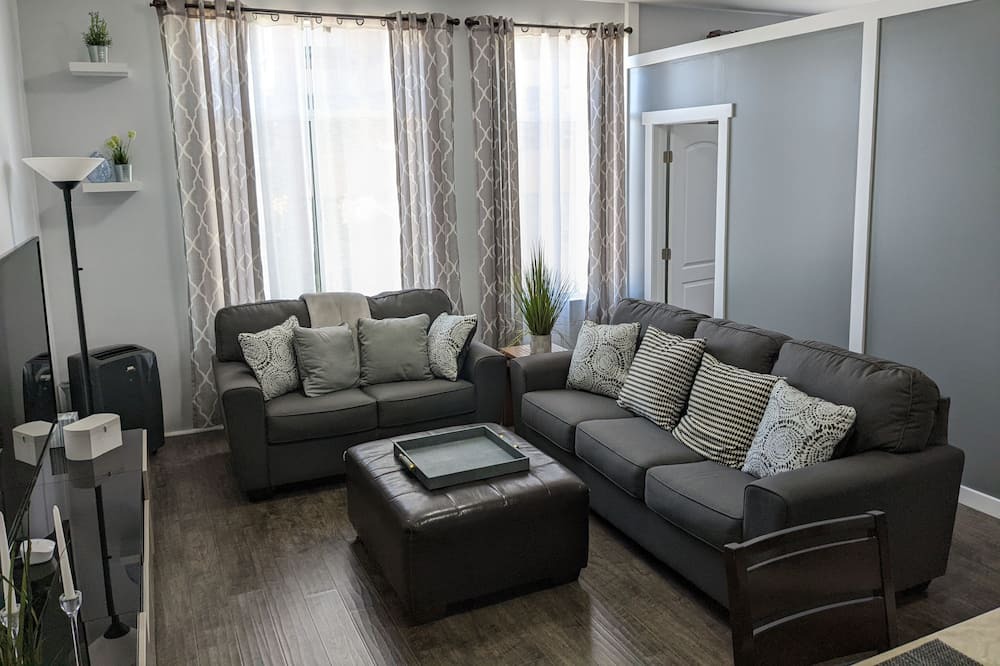 Photo of Livingroom in Anaheim Colony Historic District