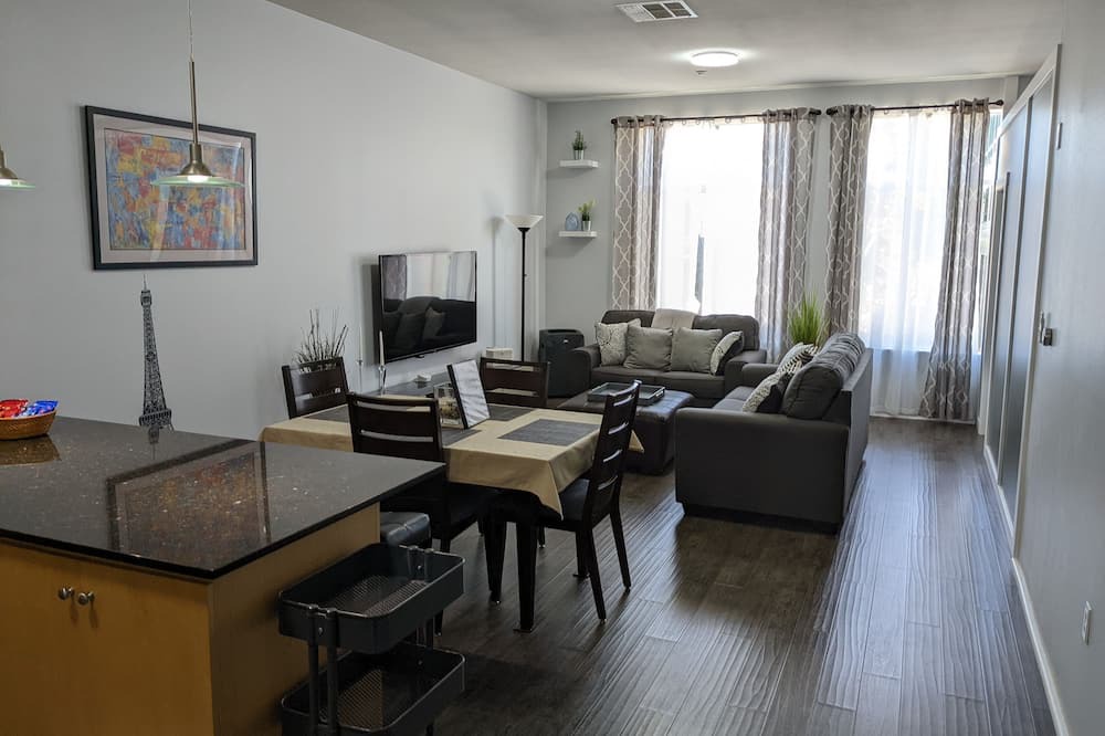 Photo of Livingroom in Anaheim Colony Historic District