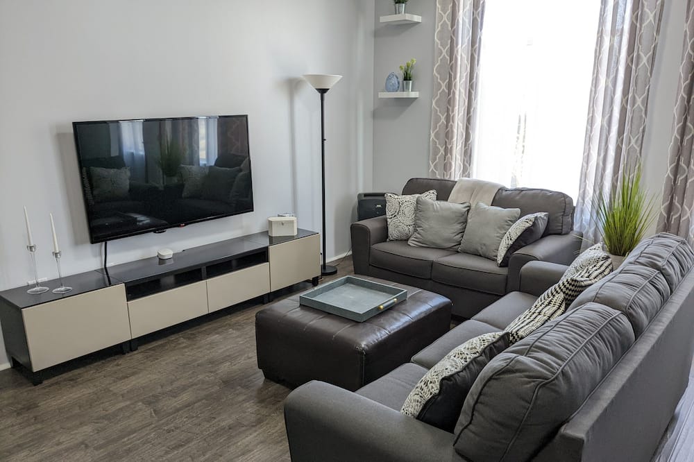 Photo of Livingroom in Anaheim Colony Historic District