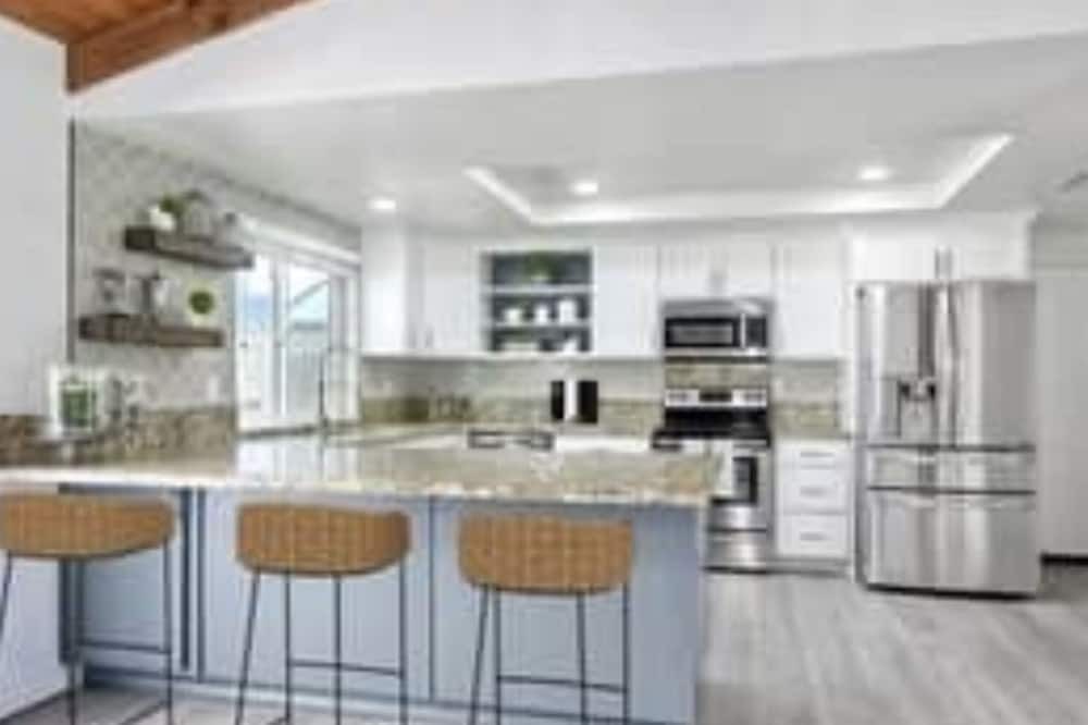 Photo of Kitchen in Canyon Lake