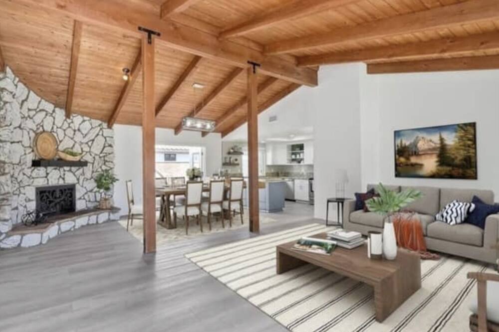 Photo of Livingroom in Canyon Lake
