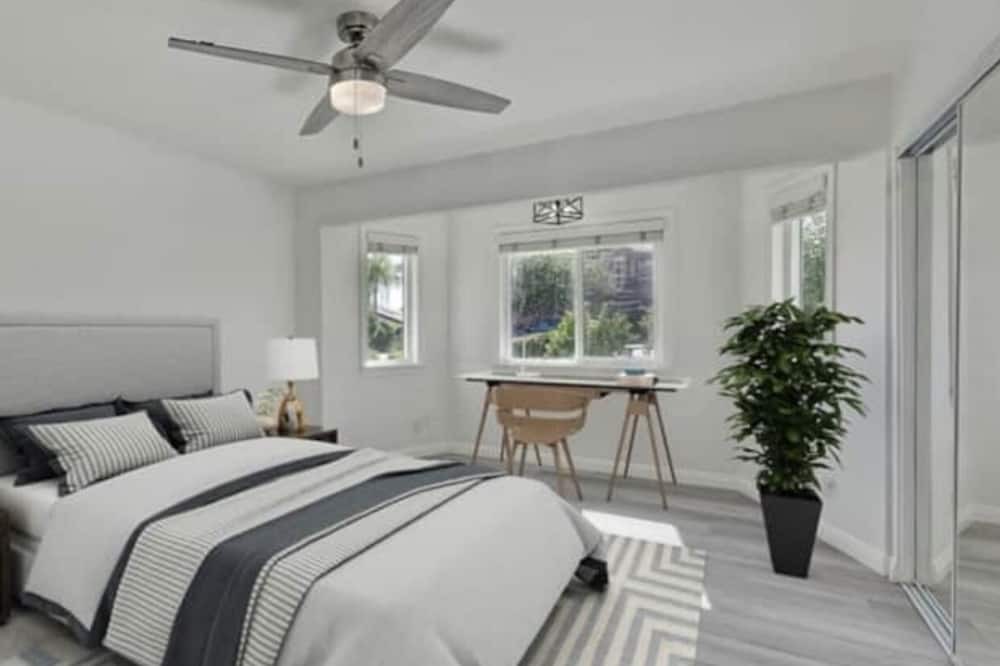 Photo of Bedroom in Canyon Lake