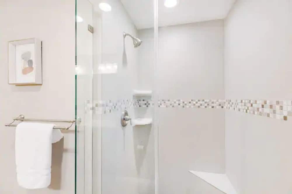 Photo of Bathroom in Montebello